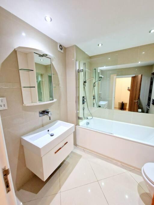 Modern Hyde Park Home With Private Entrance & Private Back Patio Near Bayswater & Paddington Stations Londres Exterior foto