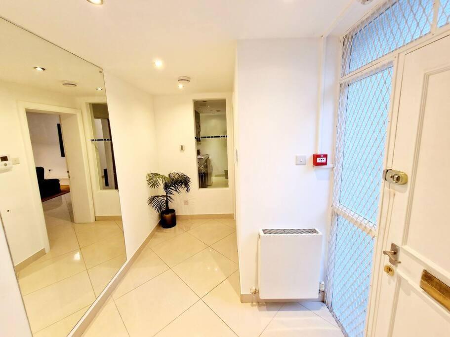 Modern Hyde Park Home With Private Entrance & Private Back Patio Near Bayswater & Paddington Stations Londres Exterior foto